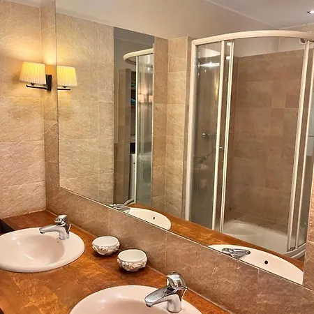 Apartament Z Dwoma Sypialniami, Salonem, Biurem I Tarasem *